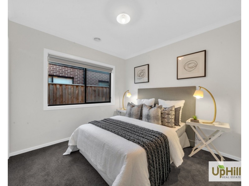 28 Carradale Road, Clyde North VIC 3978