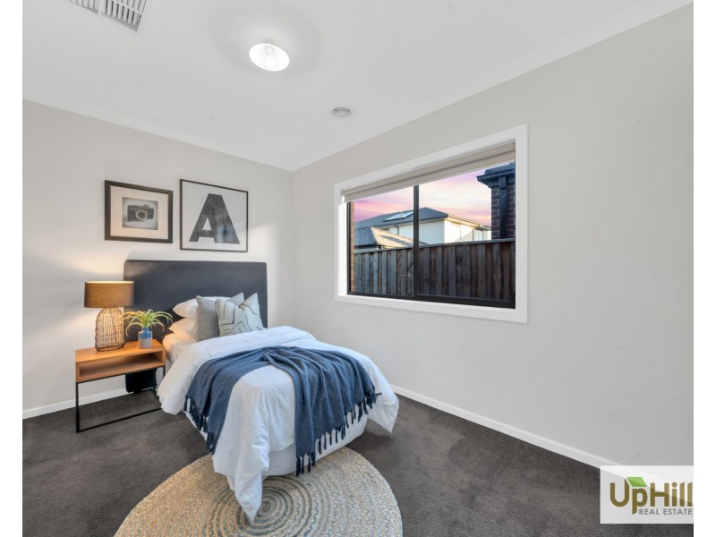 28 Carradale Road, Clyde North VIC 3978