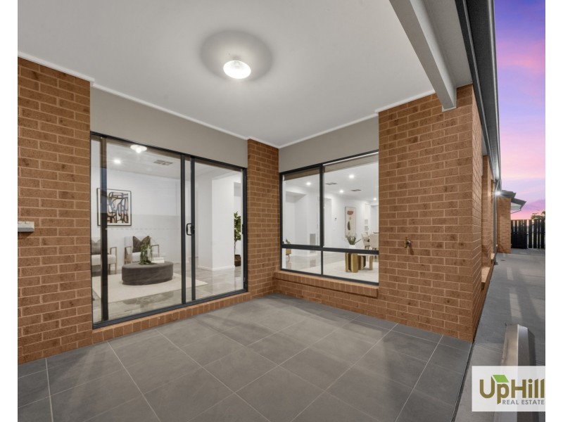 28 Carradale Road, Clyde North VIC 3978