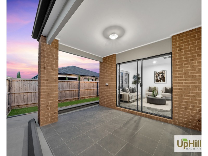 28 Carradale Road, Clyde North VIC 3978