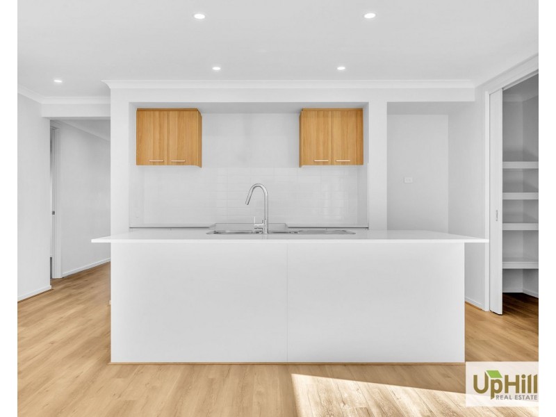 6 Ambition Way, Clyde North VIC 3978