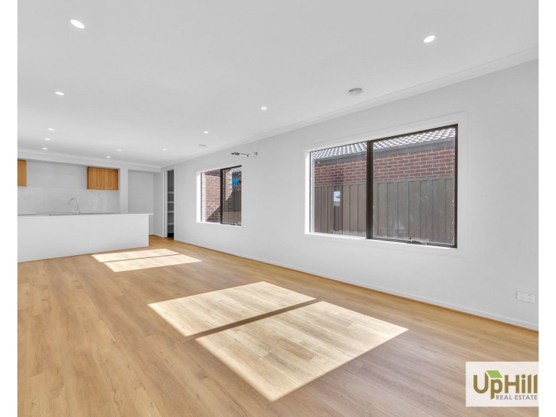 6 Ambition Way, Clyde North VIC 3978