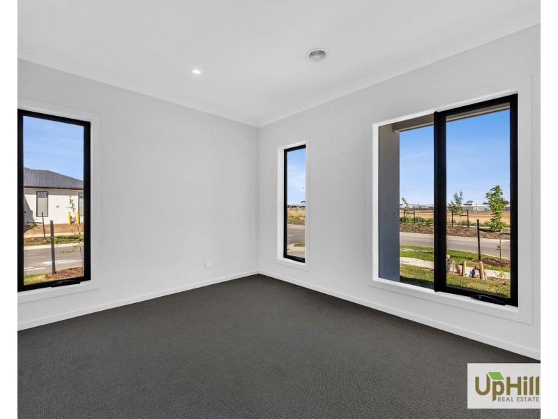 6 Ambition Way, Clyde North VIC 3978