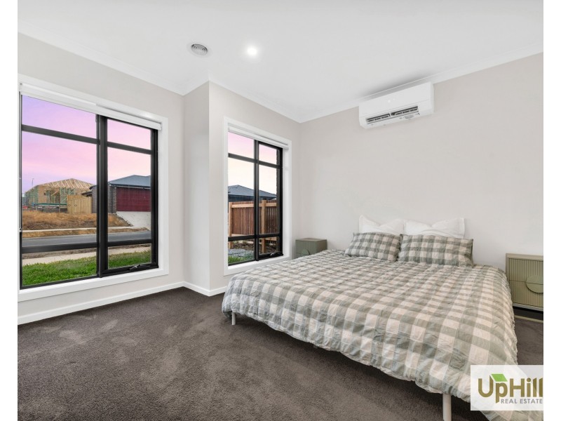 31 Marquess Crescent, Clyde North VIC 3978