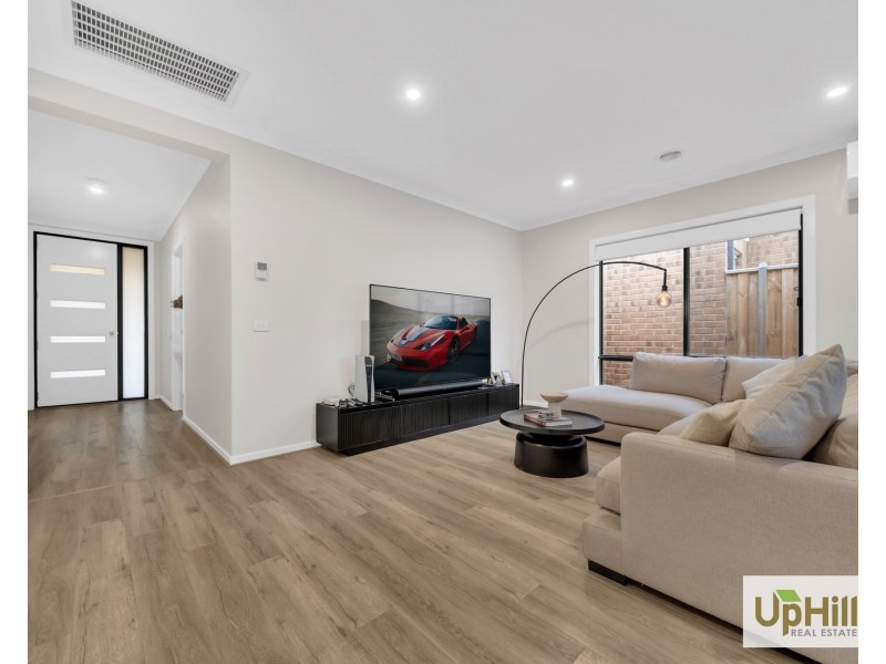 31 Marquess Crescent, Clyde North VIC 3978