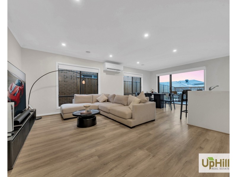 31 Marquess Crescent, Clyde North VIC 3978