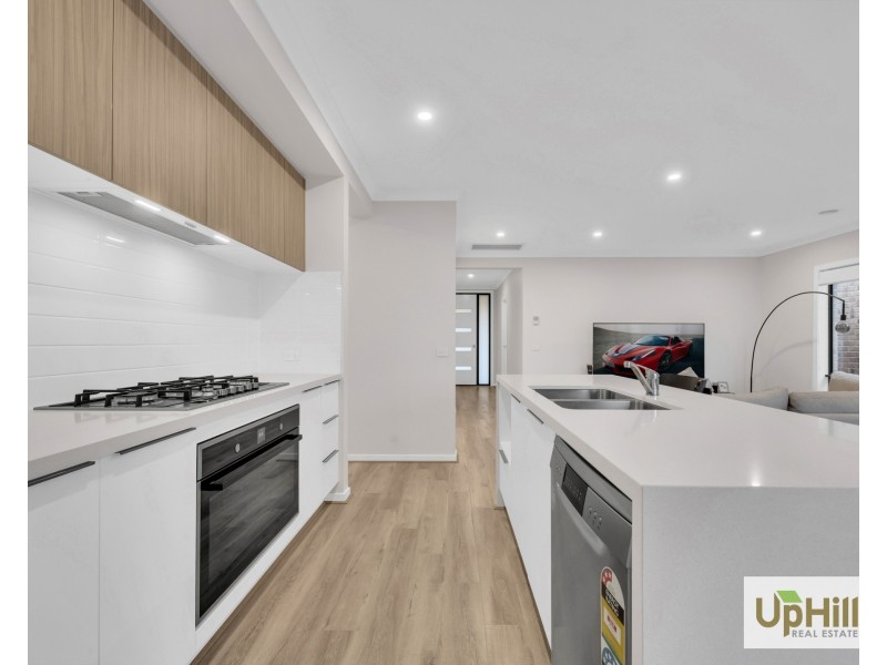 31 Marquess Crescent, Clyde North VIC 3978