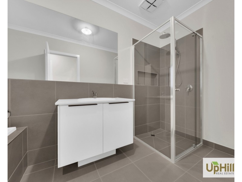 31 Marquess Crescent, Clyde North VIC 3978