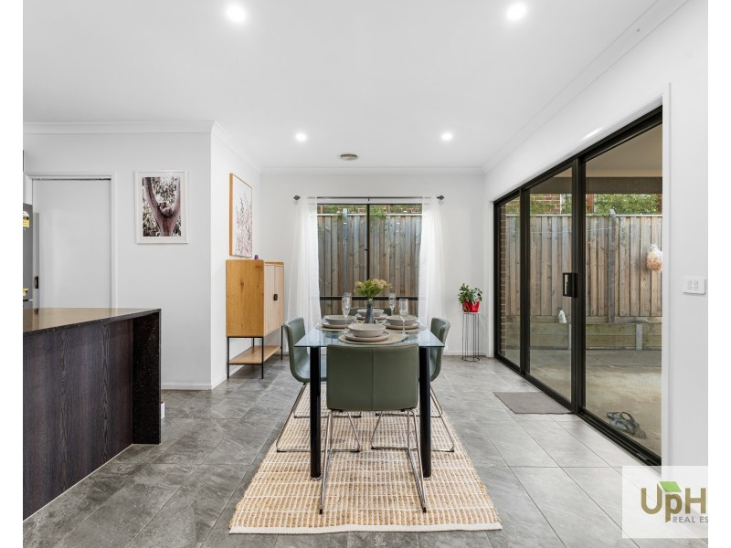 33 Westbourne street, Clyde North VIC 3978