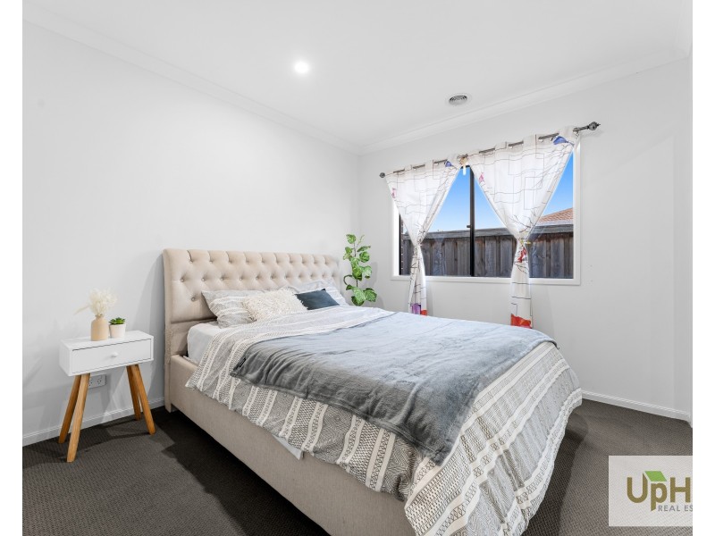 33 Westbourne street, Clyde North VIC 3978