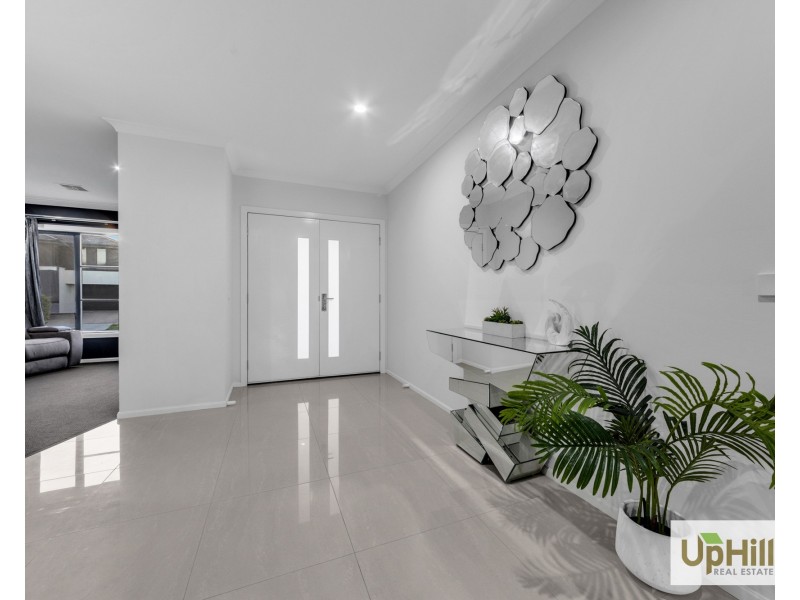 27 Picnic Avenue, Clyde North VIC 3978