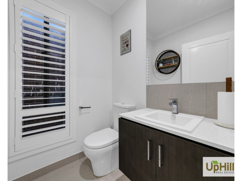 27 Picnic Avenue, Clyde North VIC 3978