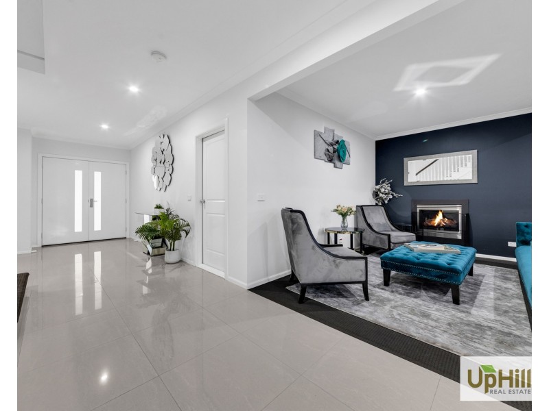 27 Picnic Avenue, Clyde North VIC 3978