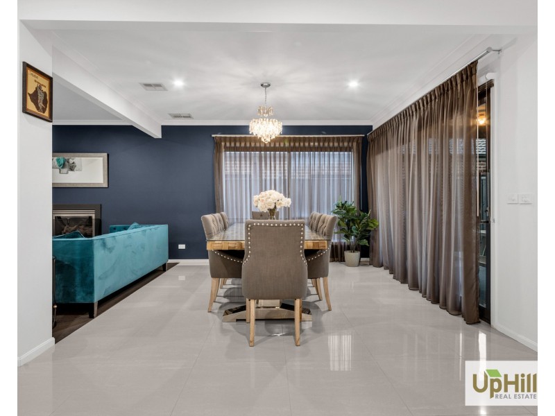 27 Picnic Avenue, Clyde North VIC 3978