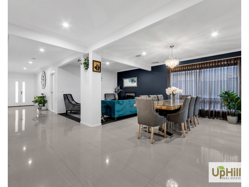 27 Picnic Avenue, Clyde North VIC 3978