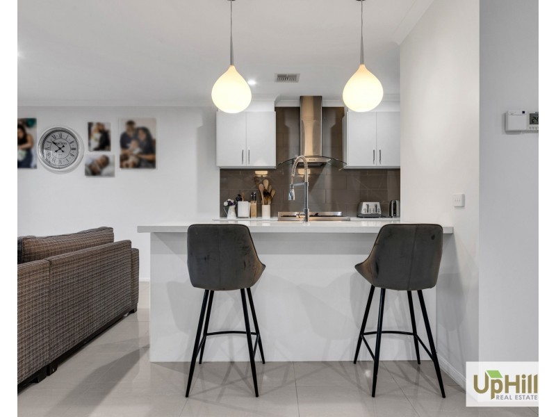 27 Picnic Avenue, Clyde North VIC 3978