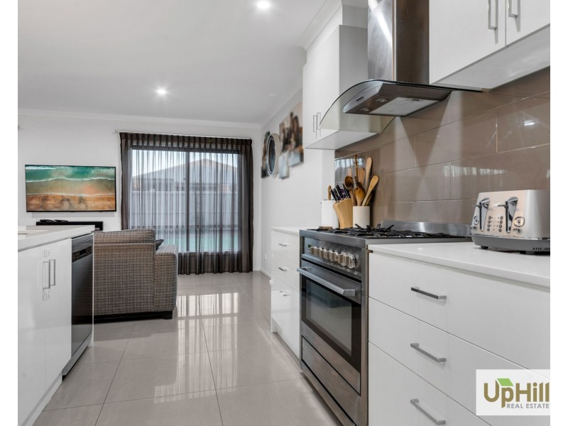 27 Picnic Avenue, Clyde North VIC 3978