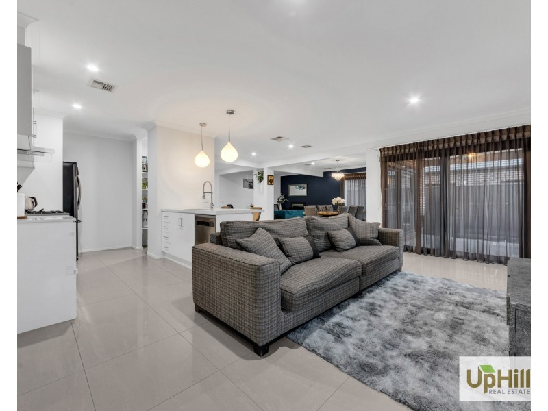 27 Picnic Avenue, Clyde North VIC 3978