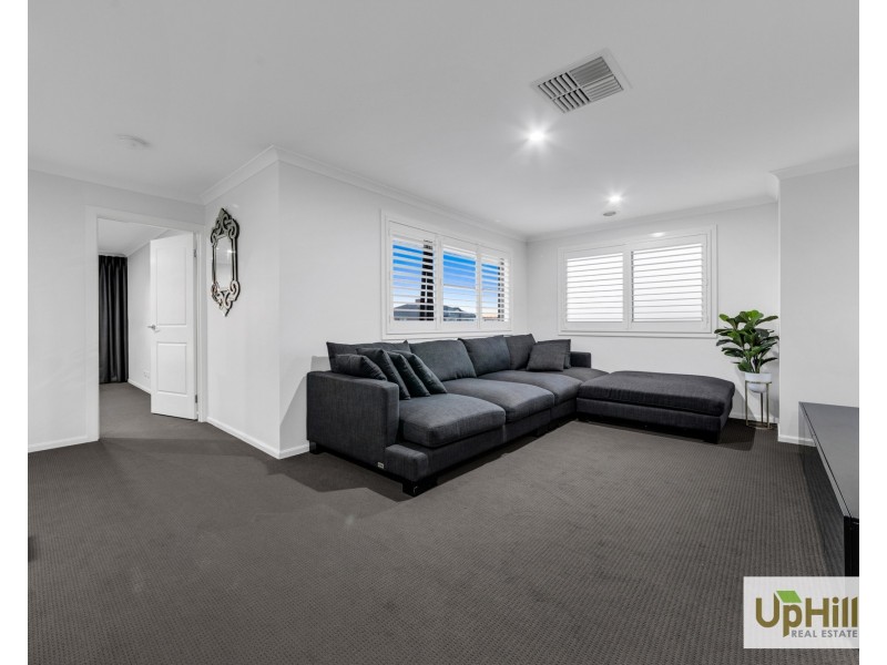 27 Picnic Avenue, Clyde North VIC 3978