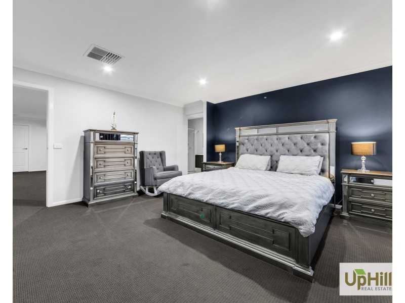 27 Picnic Avenue, Clyde North VIC 3978