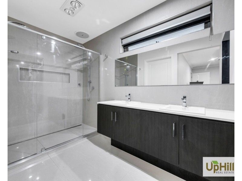 27 Picnic Avenue, Clyde North VIC 3978