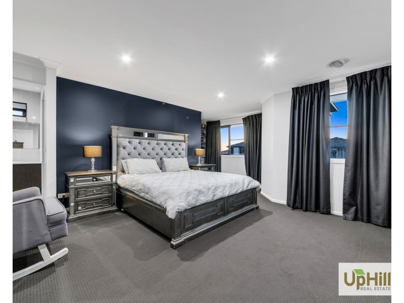 27 Picnic Avenue, Clyde North VIC 3978