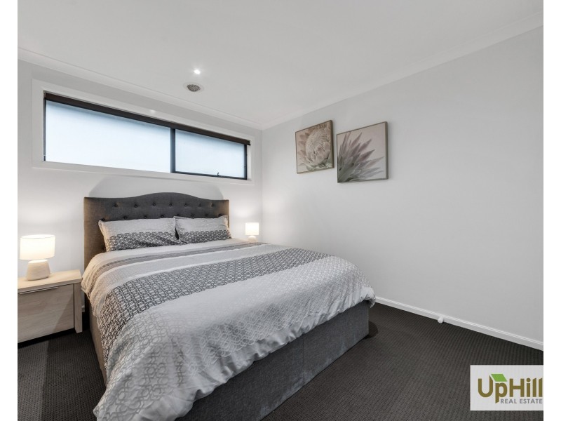 27 Picnic Avenue, Clyde North VIC 3978