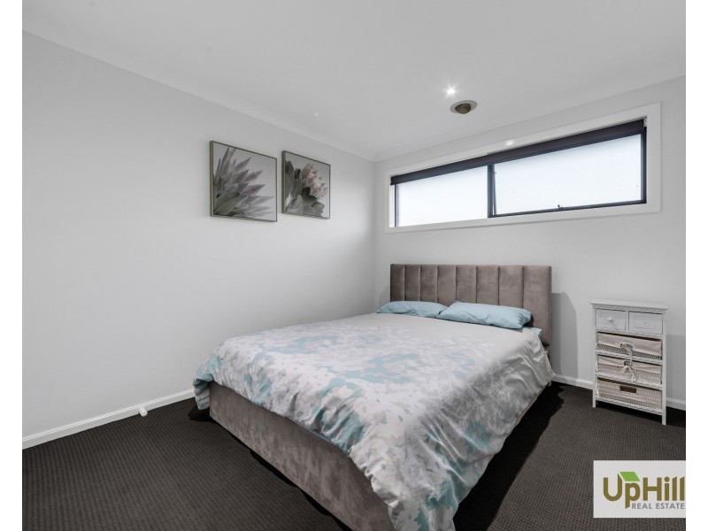 27 Picnic Avenue, Clyde North VIC 3978