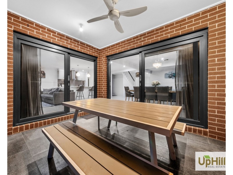 27 Picnic Avenue, Clyde North VIC 3978