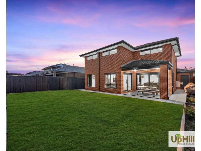 27 Picnic Avenue, Clyde North VIC 3978