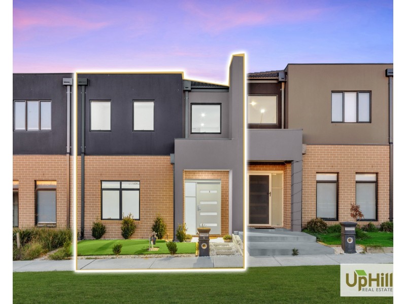 6 Stonethwaite Lane, Clyde North VIC 3978