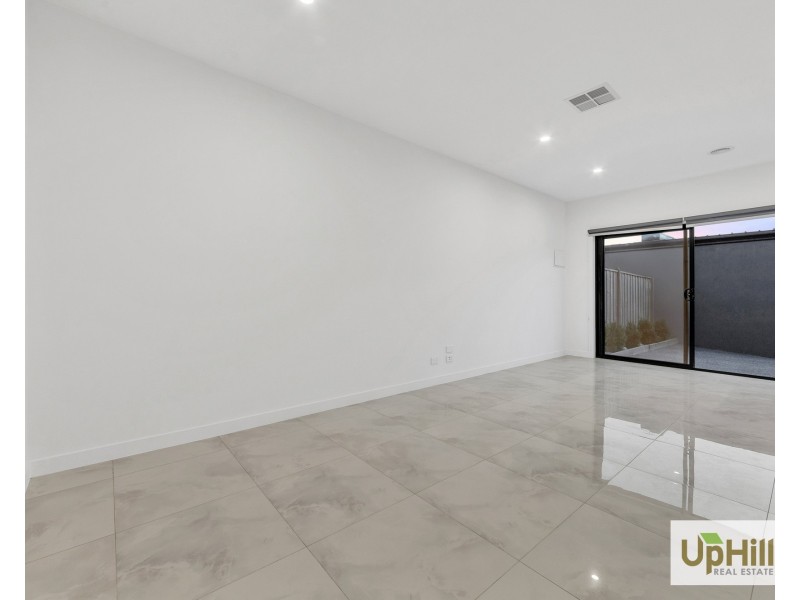 6 Stonethwaite Lane, Clyde North VIC 3978