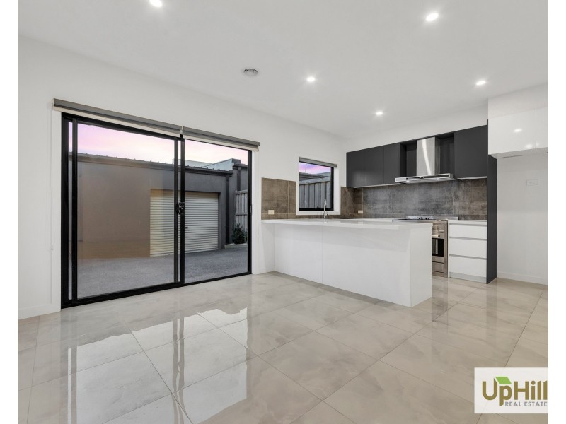 6 Stonethwaite Lane, Clyde North VIC 3978