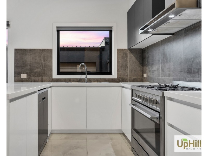 6 Stonethwaite Lane, Clyde North VIC 3978