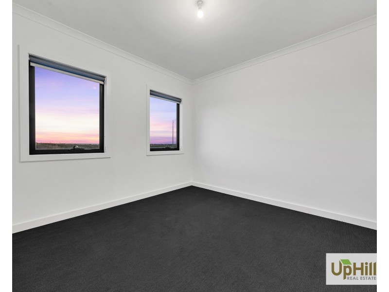 6 Stonethwaite Lane, Clyde North VIC 3978