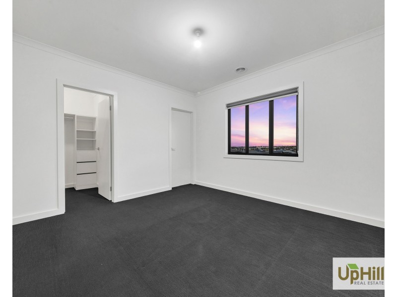 6 Stonethwaite Lane, Clyde North VIC 3978