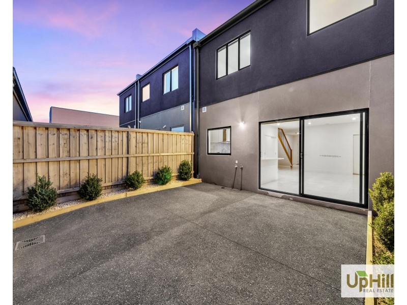 6 Stonethwaite Lane, Clyde North VIC 3978