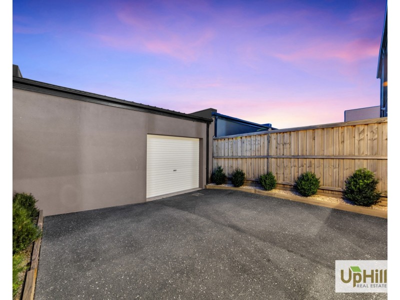 6 Stonethwaite Lane, Clyde North VIC 3978