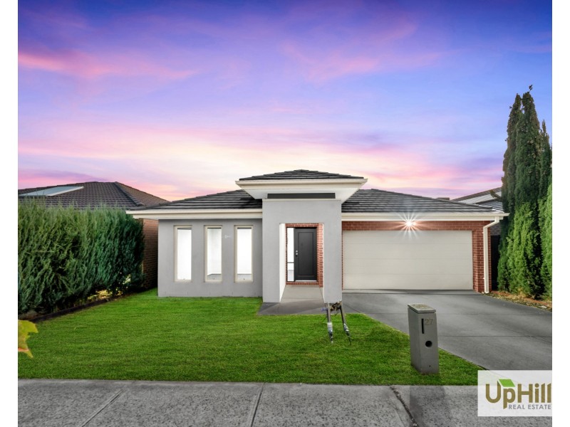 27 Lucinda Lane, Cranbourne North VIC 3977