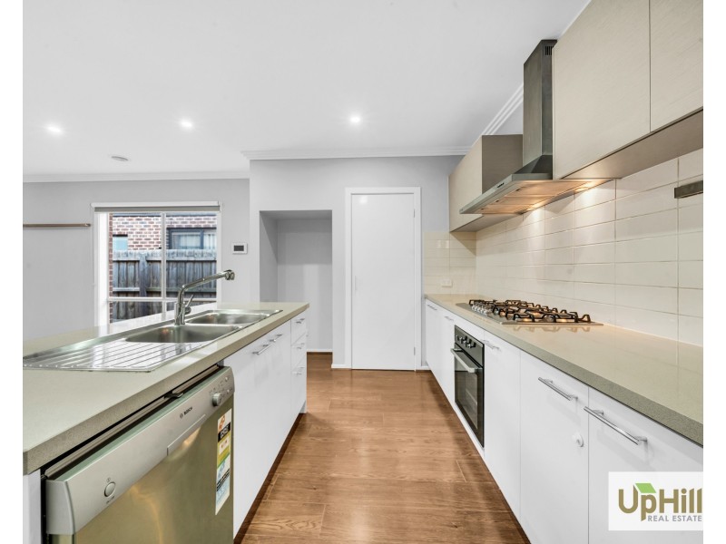 27 Lucinda Lane, Cranbourne North VIC 3977