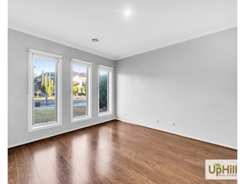 27 Lucinda Lane, Cranbourne North VIC 3977