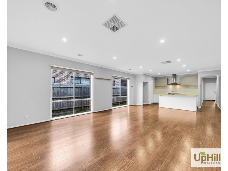 27 Lucinda Lane, Cranbourne North VIC 3977