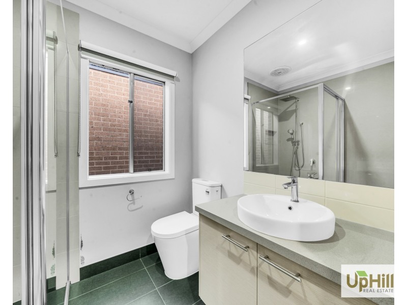 27 Lucinda Lane, Cranbourne North VIC 3977