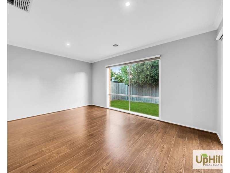 27 Lucinda Lane, Cranbourne North VIC 3977