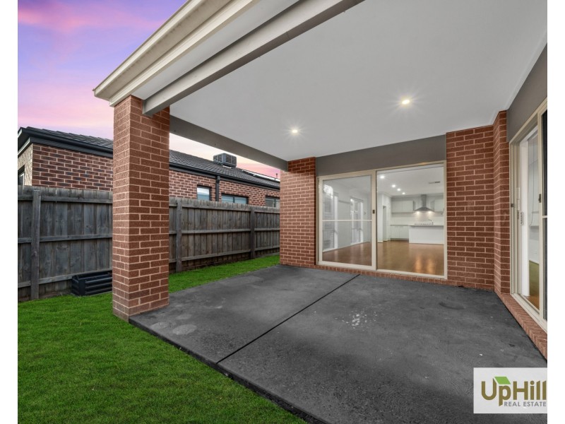 27 Lucinda Lane, Cranbourne North VIC 3977