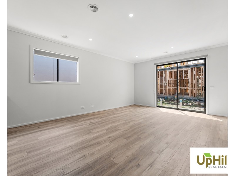 3 Monocot Avenue, Clyde North VIC 3978