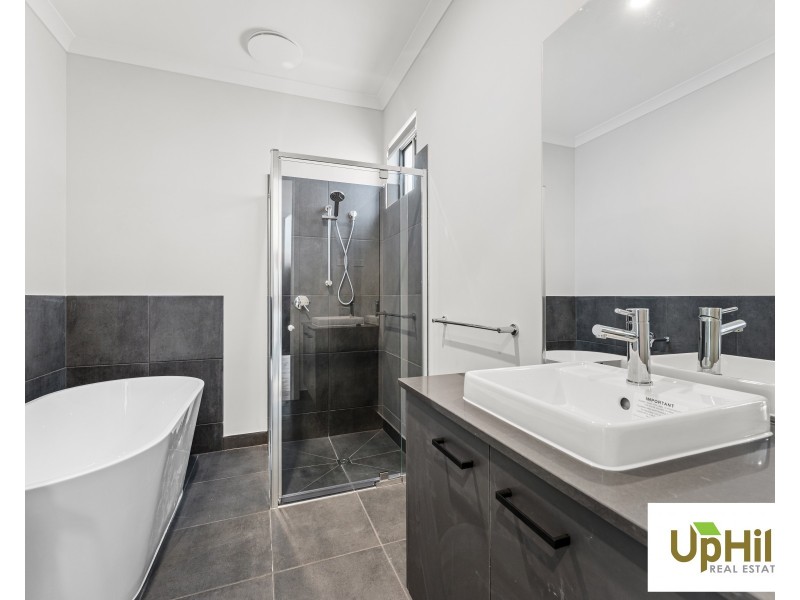 3 Monocot Avenue, Clyde North VIC 3978