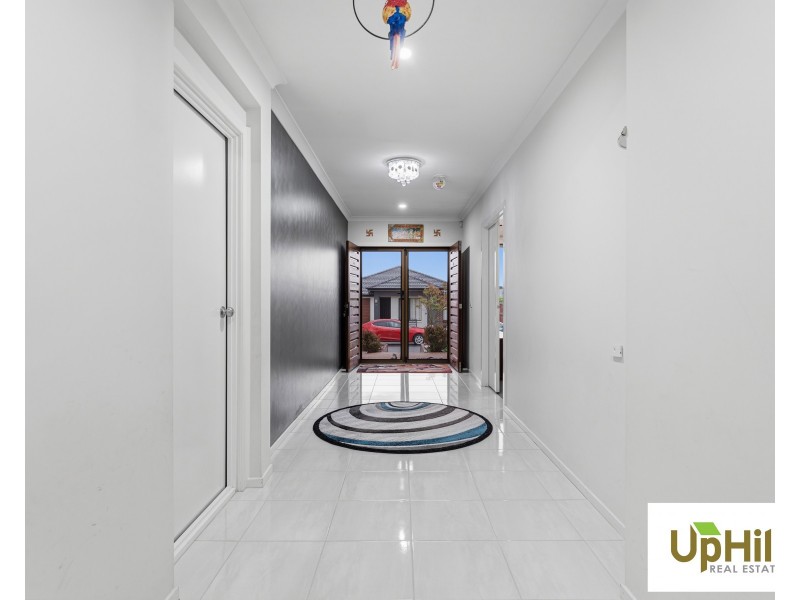 77 Everard avenue, Clyde North VIC 3978