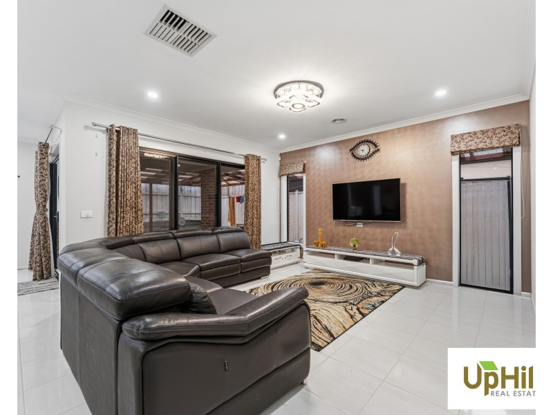 77 Everard avenue, Clyde North VIC 3978