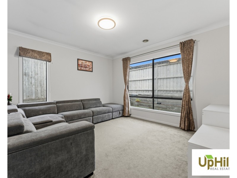 77 Everard avenue, Clyde North VIC 3978